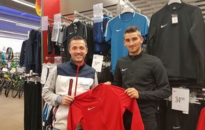 NOUVEL ÉQUIPEMENTIER POUR LES SAISONS À VENIR ! (NIKE)