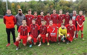 Remise d'un nouveau jeu de maillot aux U18 D4