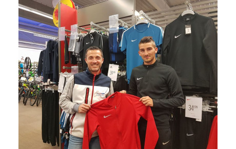 NOUVEL ÉQUIPEMENTIER POUR LES SAISONS À VENIR ! (NIKE) 