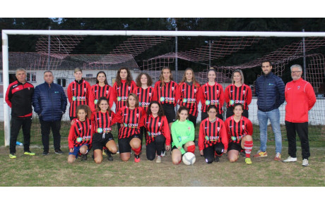 Remise officielle, d’un nouveau jeu de maillots pour notre jeune et prometteuse équipe seniors Féminines. 👕